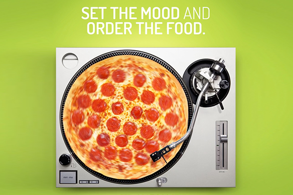 ZTE Axon M social video, ordering a pizza + stream music.